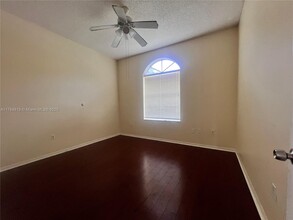 635 SE 28th Ln in Homestead, FL - Foto de edificio - Building Photo