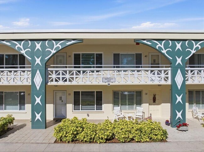 2400 Franciscan Dr in Clearwater, FL - Building Photo - Building Photo