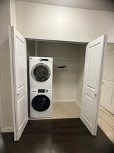 245 Ross Dr in New Westminster, BC - Building Photo - Building Photo