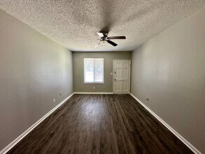 1103 W La Rua St in Pensacola, FL - Foto de edificio - Building Photo