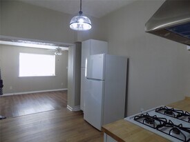 408 2nd St in Humble, TX - Building Photo