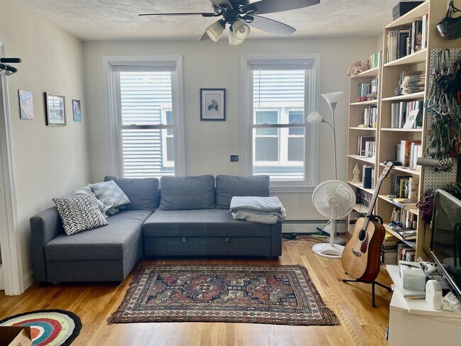 379 Columbia St, Unit 2 in Cambridge, MA - Building Photo - Building Photo