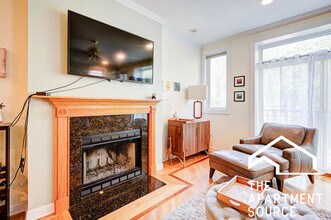 3739 N Sheffield Ave, Unit 1 in Chicago, IL - Building Photo - Building Photo