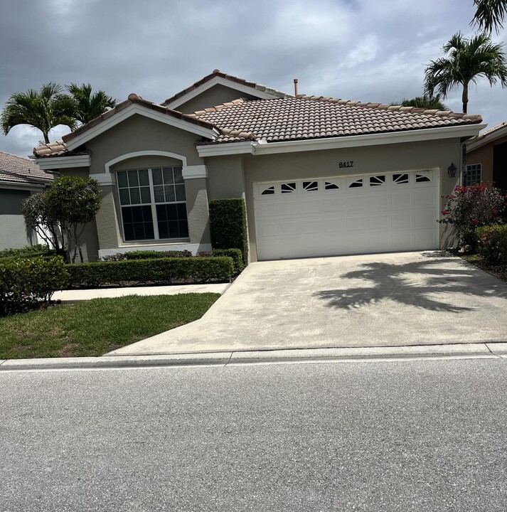 8417 Quail Meadow Way in West Palm Beach, FL - Foto de edificio