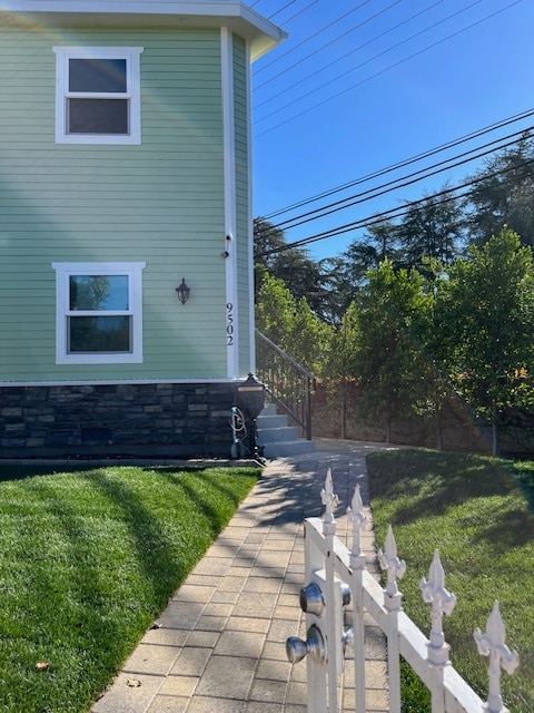 9502 Hatillo Ave in Los Angeles, CA - Building Photo - Building Photo