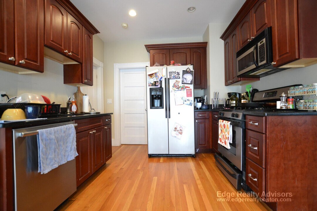 34 Antwerp St, Unit 2 in Boston, MA - Foto de edificio