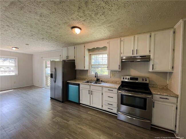 3318 Teakwood Dr in Hope Mills, NC - Building Photo - Building Photo