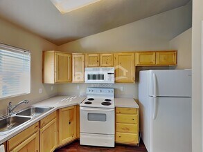 1991 W 550 N in Clinton, UT - Building Photo - Building Photo