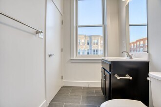 226 E Lafayette Ave in Baltimore, MD - Building Photo - Building Photo