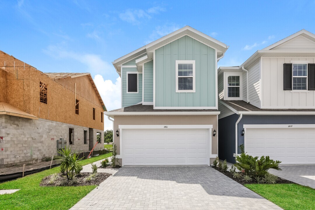 1461 Tristar Dr in Plant City, FL - Foto de edificio