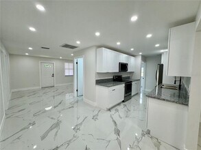 390 Hazel Cir in Punta Gorda, FL - Building Photo - Building Photo