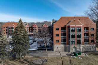 Villa Park Community Condos in St. Paul, MN - Building Photo - Building Photo