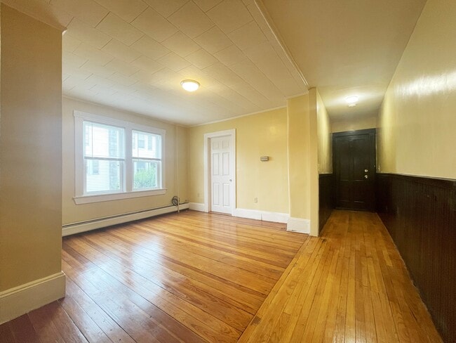 1834 River St, Unit 1 in Boston, MA - Foto de edificio - Building Photo