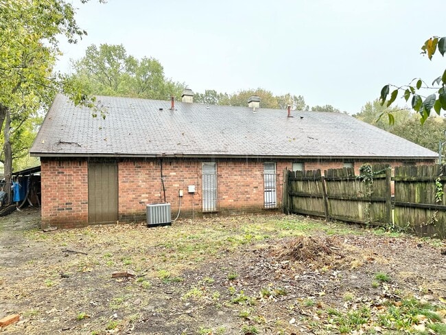 2067 Goldbrier Ln in Memphis, TN - Foto de edificio - Building Photo