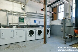 28 Quint Ave in Boston, MA - Foto de edificio - Building Photo