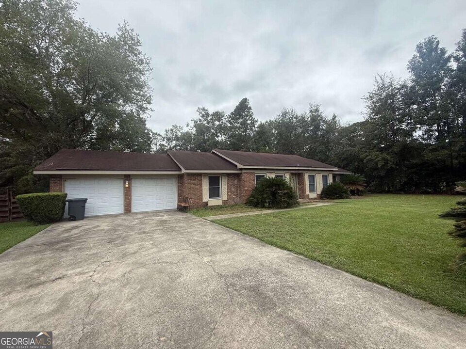 619 Olmstead Dr in Hinesville, GA - Foto de edificio