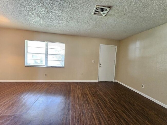 221 Northwest Jefferson Cir N in St. Petersburg, FL - Building Photo - Building Photo