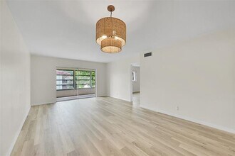 23 Abbey Ln in Delray Beach, FL - Building Photo - Building Photo