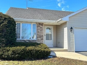 460 Fox Ln in Walworth, WI - Building Photo - Building Photo