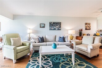 1 High Point Cir W in Naples, FL - Foto de edificio - Building Photo