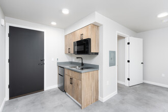 Clara Apartments in Seattle, WA - Building Photo - Interior Photo