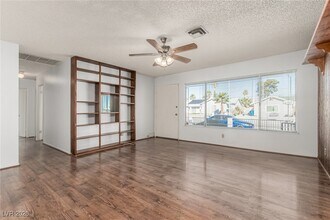 5255 Stampa Ave in Las Vegas, NV - Building Photo - Building Photo