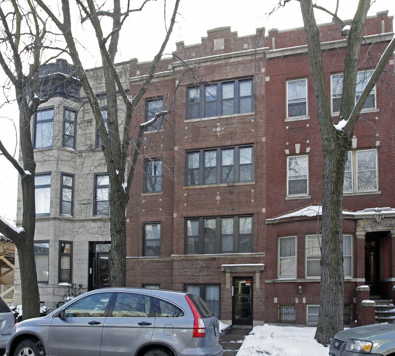 951 W Belden Ave in Chicago, IL - Building Photo