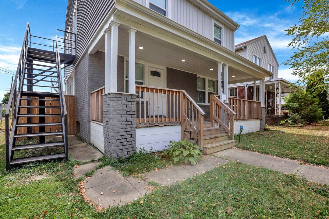 1745 Sullivant Ave in Columbus, OH - Building Photo