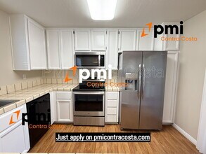 974 Signal Ct in Concord, CA - Building Photo - Building Photo