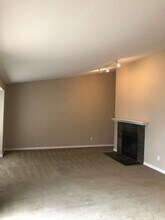 1725 W Sunn Fjord Ln in Bremerton, WA - Building Photo - Building Photo