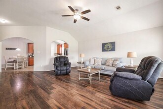 12107 Lakewood Villa Dr in Tomball, TX - Building Photo - Building Photo
