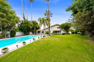 17850 Winterberry St in Fountain Valley, CA - Building Photo - Building Photo