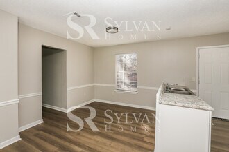 2145 Thousand Oaks Dr in Jackson, MS - Building Photo - Building Photo