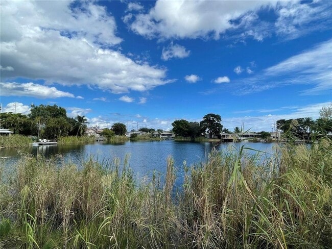 property at 5420-5422 SW 25th Ave