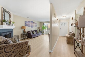 7611 S Arbory Ln in Laurel, MD - Foto de edificio - Building Photo