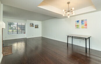 231 Bethany Rd, Unit 104 in Burbank, CA - Building Photo - Building Photo