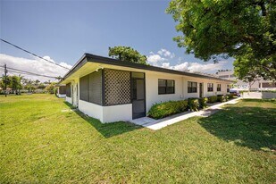 8732 SW 145th St in Palmetto Bay, FL - Building Photo