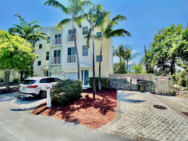 property at 813 SE 18th Ct