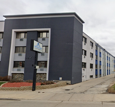 Woods View Apartments in Milwaukee, WI - Foto de edificio - Building Photo