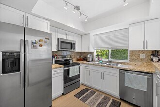 811 Capri St in Coral Gables, FL - Building Photo - Building Photo