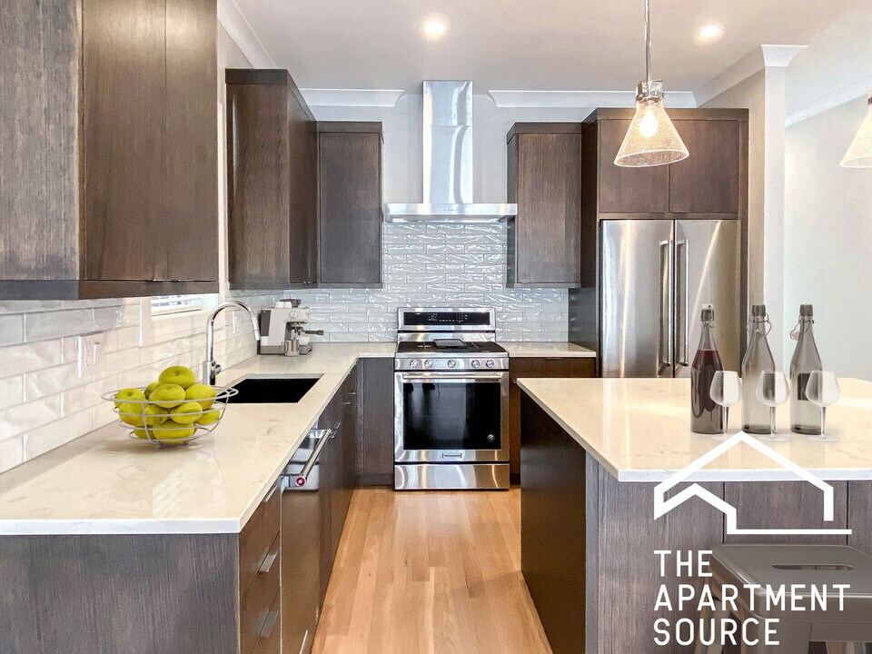 3347 N Kenmore Ave, Unit 3S in Chicago, IL - Building Photo