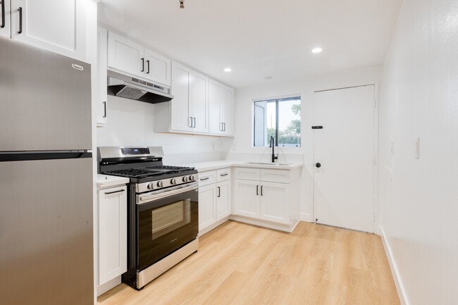 3296 Franklin Ave in Fullerton, CA - Building Photo - Building Photo