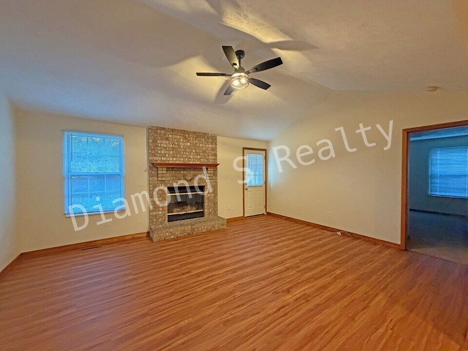 3206 E Lark St in Springfield, MO - Building Photo