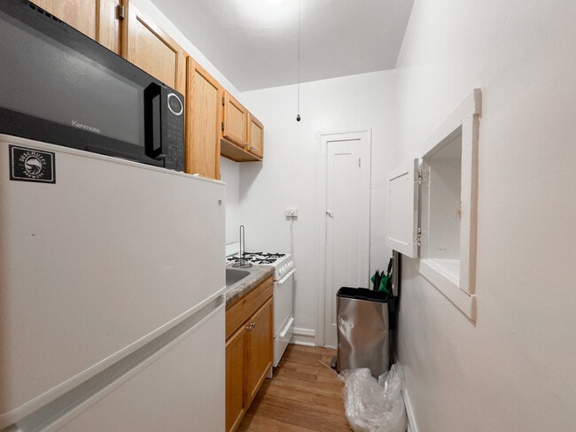 2536 N Sawyer Ave, Unit 503 in Chicago, IL - Building Photo - Building Photo