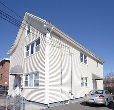 22 Murdock St, Unit 1 in Somerville, MA - Foto de edificio - Building Photo