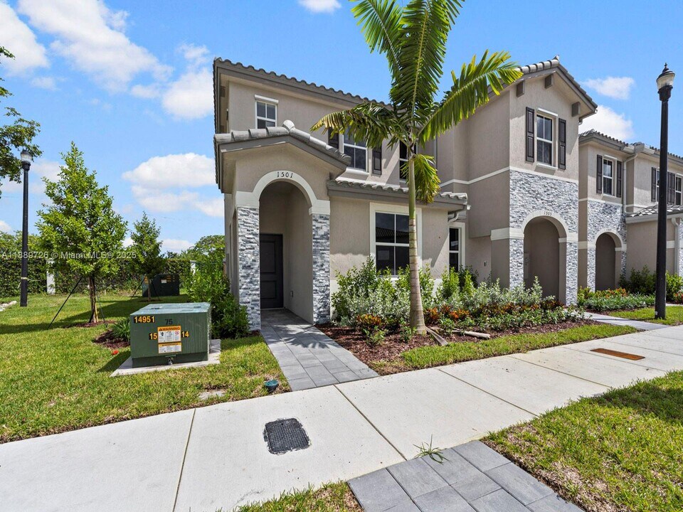 1501 SE 27th Rd in Homestead, FL - Building Photo