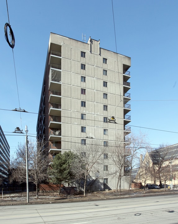 Bathurst Adelaide in Toronto, ON - Building Photo