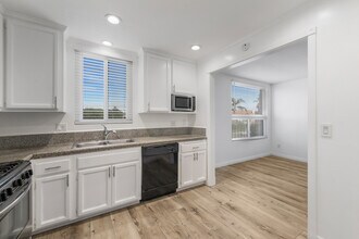 506 Palm Ave in Coronado, CA - Building Photo - Building Photo