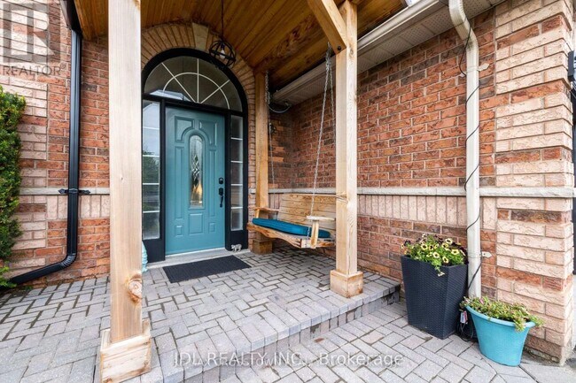 241 Emms Dr in Barrie, ON - Building Photo - Building Photo