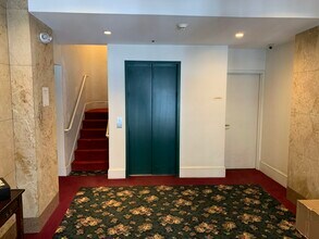 636 Beacon St, Unit 304 in Boston, MA - Foto de edificio - Building Photo